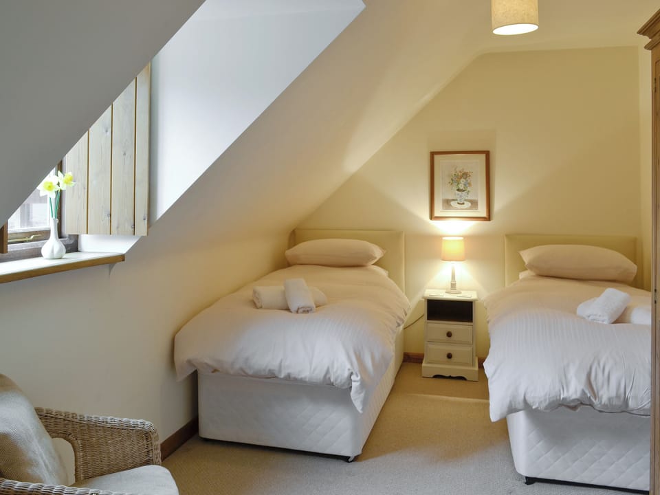 Comfortable twin bedroom | Honey Cottage - Bramble Cottage and Honey Cottage, Newland, near Coleford