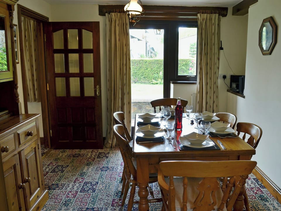 Inviting dining room | Stowford Barton Cottage - Swallows Nest - Stowford Barton Cottages, Stowford, Okehampton