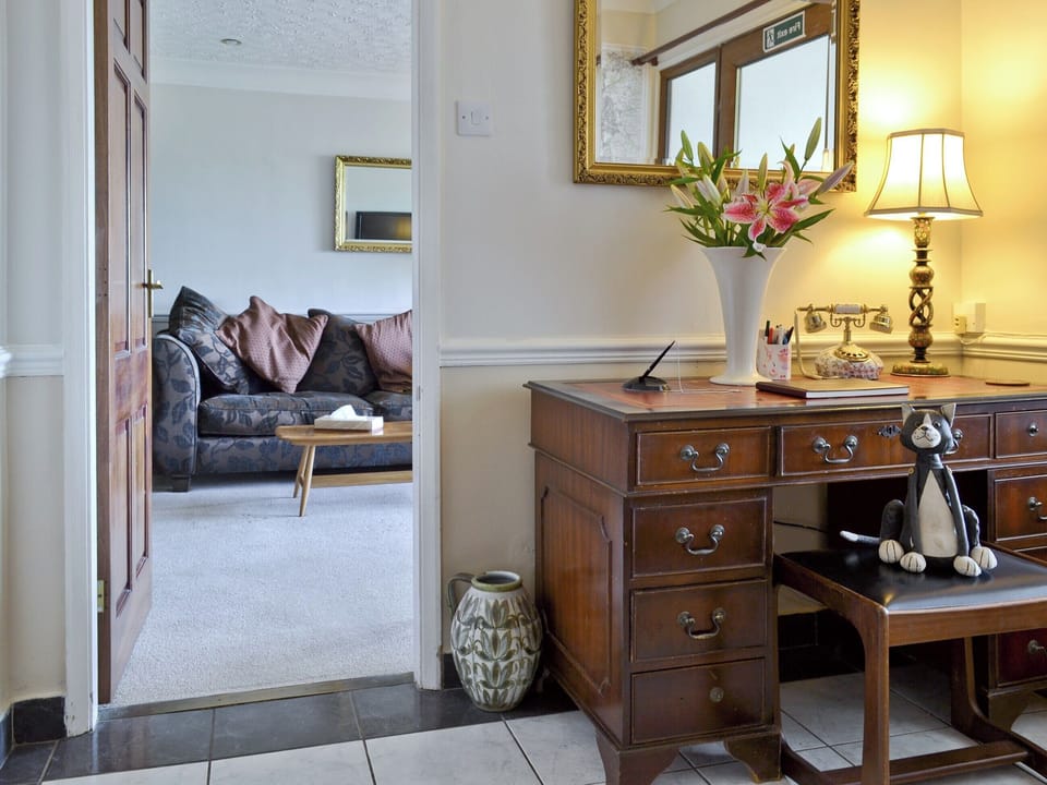 Double bedroom | Woodend Bungalow, Huthwaite, nr. Sutton-in-Ashfield