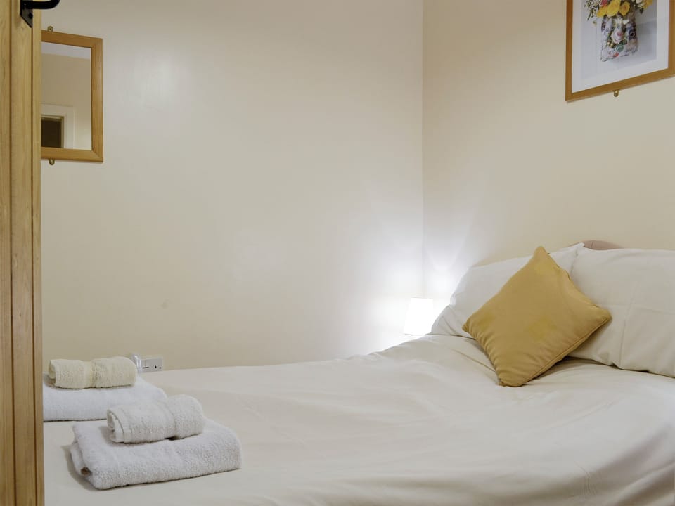 Relaxing double bedroom | Tan y Bryn, Prenteg, near Porthmadog