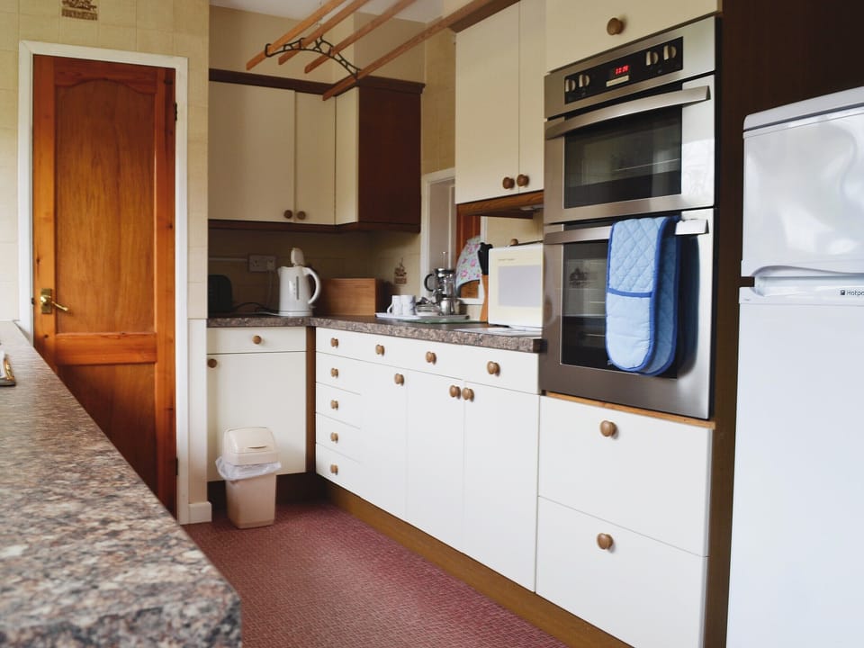 Well equipped kitchen | Sunshine Cottage, Fairford, near Cirencester