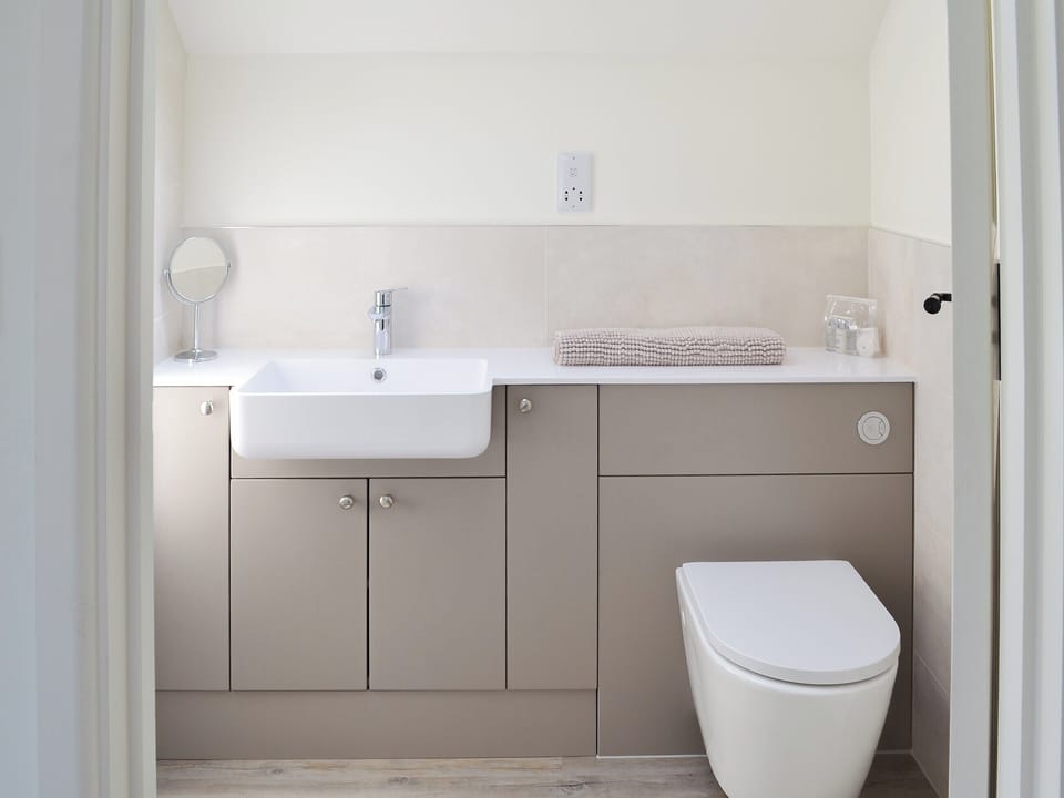 En-suite with contemporary units | The Piglet, Sidbury, near Sidmouth