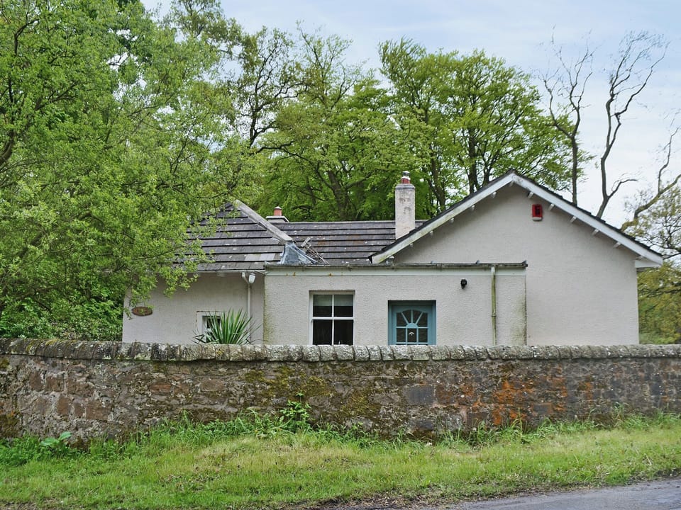 Delightful, secluded property | Fernwoodlea, Oakley, near Dunfermline 