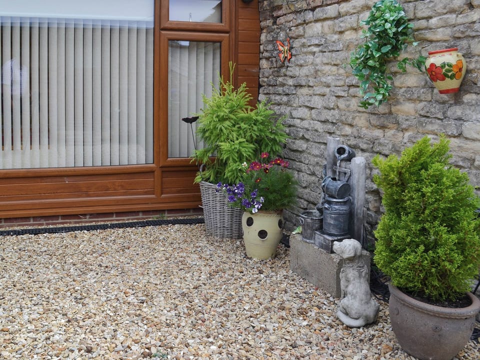  Enclosed courtyard | The Olde Barn, Welton, near Lincoln
