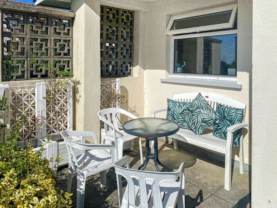 Sitting-out-area | Merriview, Balwest, near Marazion