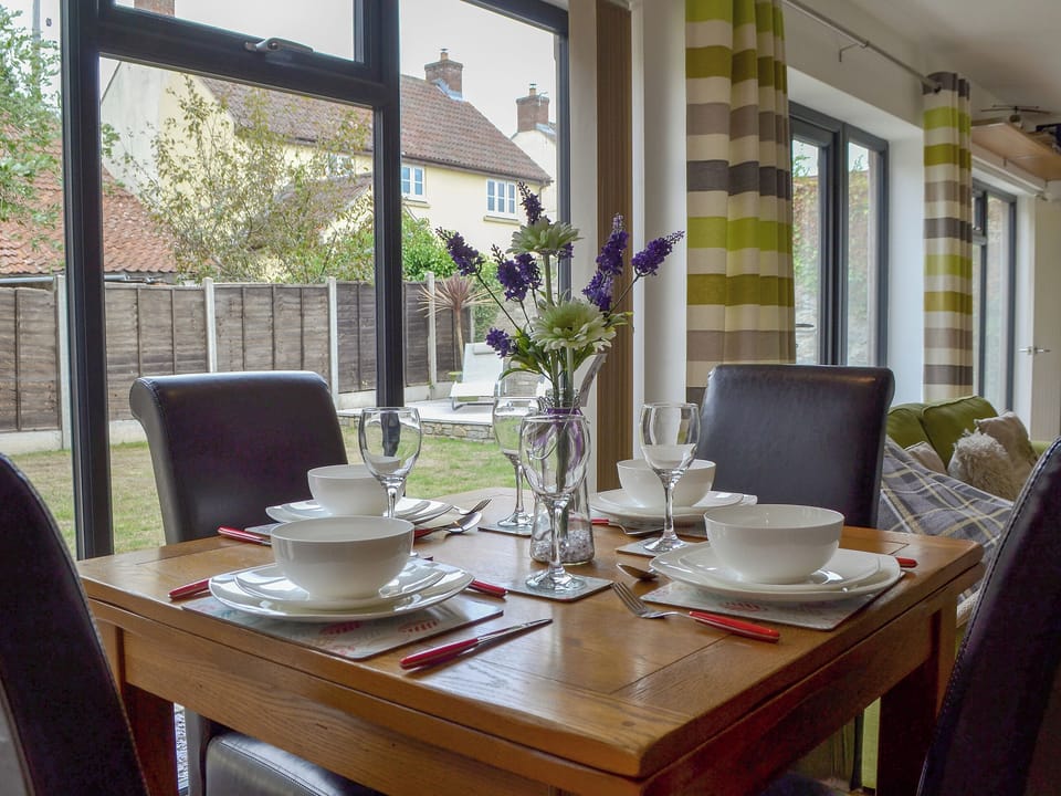 Quaint dining area | Townsend Pod - Townsend Pod and The Stable, Moorlinch, near Bridgwater