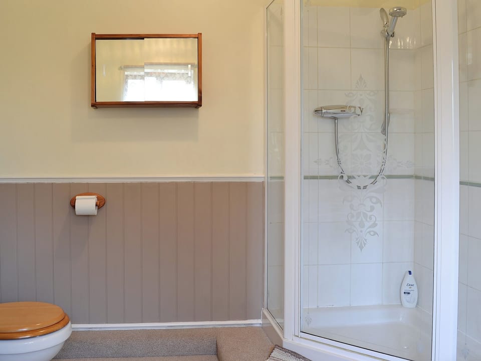 Spacious bathroom with shower cubicle | Acorn Barn, Laytham, near York