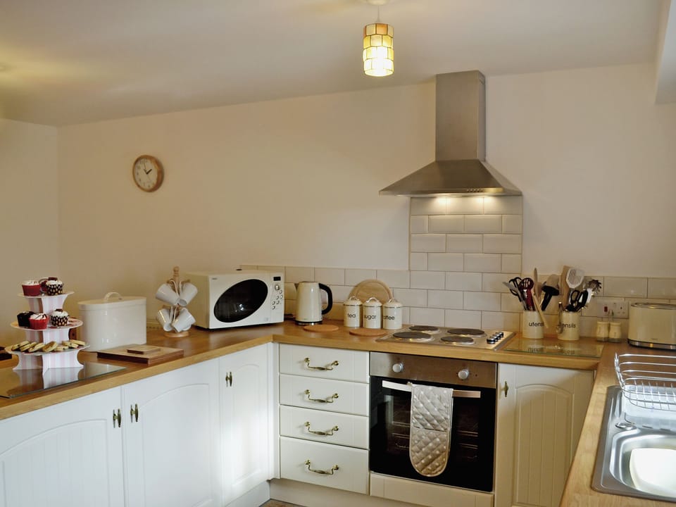 Kitchen/diner | Hendrelas Farm - Y Stabl, Rhos, nr. Pontardawe