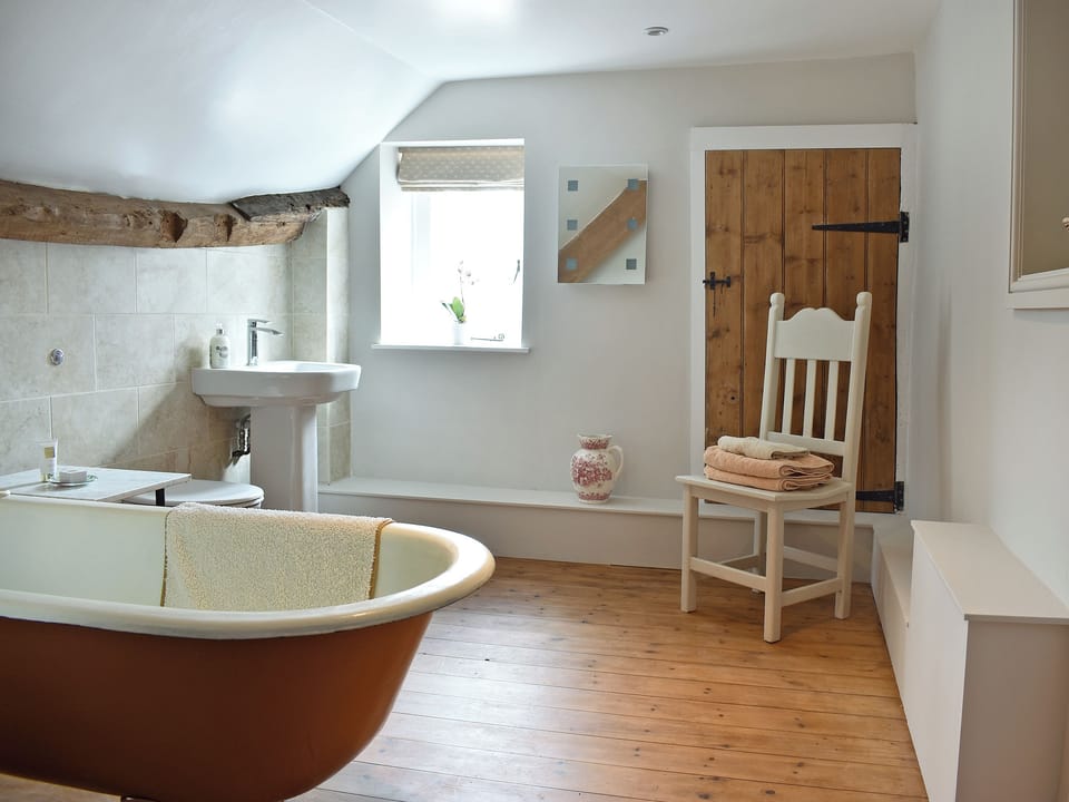 Well presented bathroom | The Farmhouse - Round Chimneys Farm, Glanvilles Wootton, near Sherborne