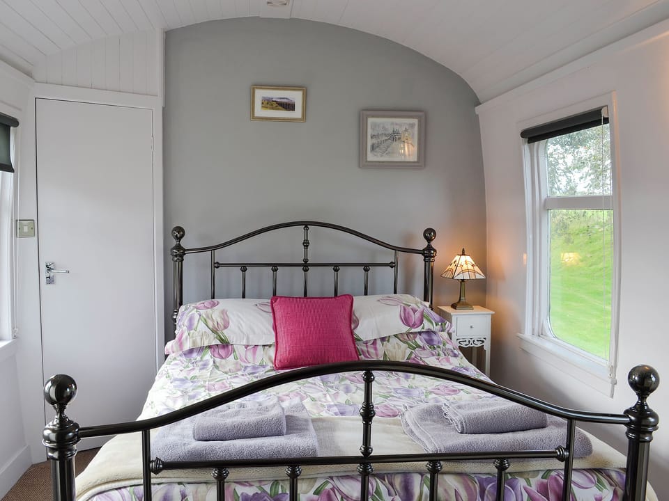 Warm and welcoming en-suite double bedroom | The Carriage, Bridge of Dee, near Castle Douglas