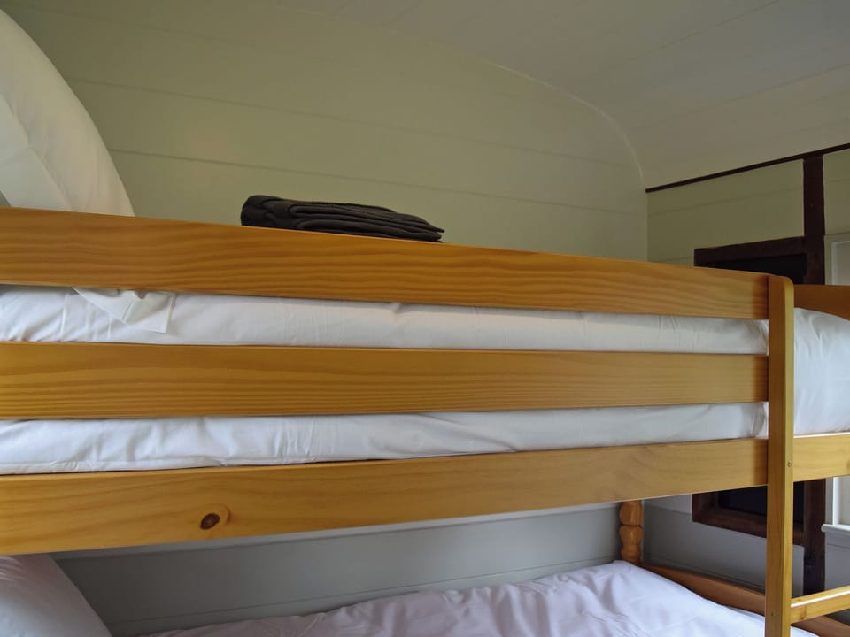Cosy bunk bedroom | Italian Carriage - Brockford Railway Sidings, Brockford, near Stowmarket