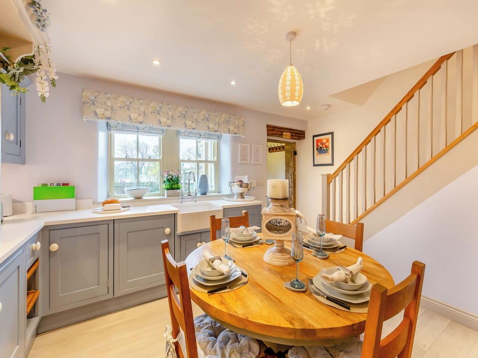 Quaint kitchen/ dining room | Meresyke Farm - Graydon Cottage - Mere Syke Farm, Wigglesworth, near Settle