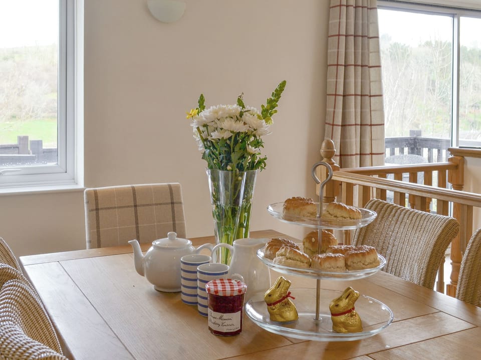 Light and airy dining space | Middle Wicket, Trusham, near Newton Abbot