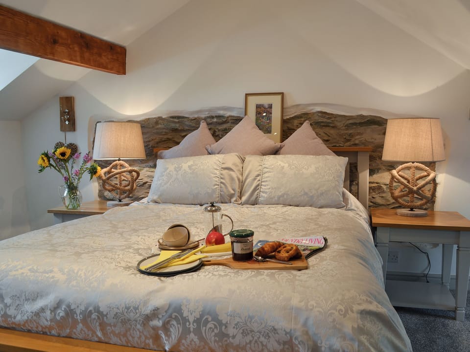 Cosy double bedroom | Ty Bobbet, Penysarn