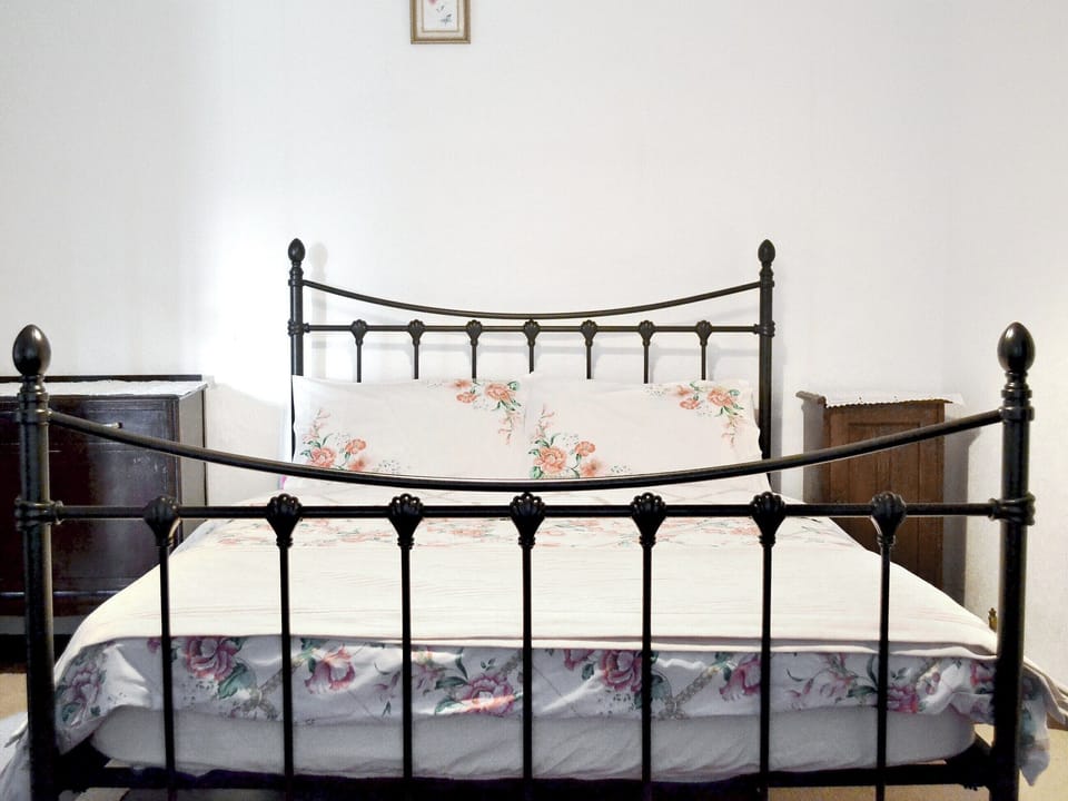 Double bedroom | Ty-Gwyn, Cynheidre, nr. Llanelli