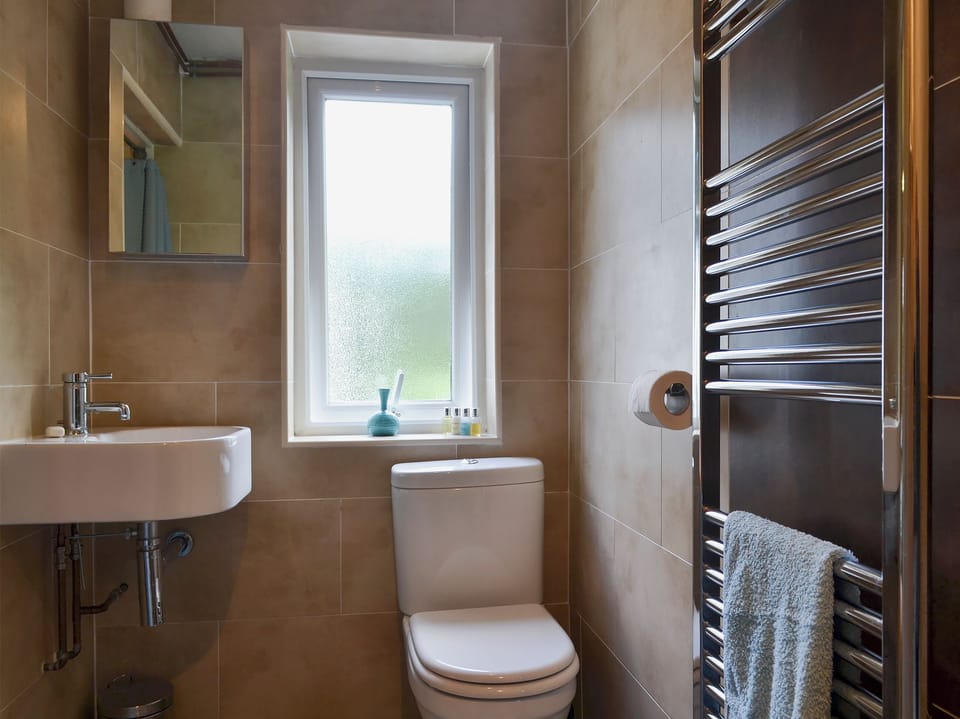En-suite | Tre Anna Lodge, Dwyran, near Llanfairpwllgwyngyll