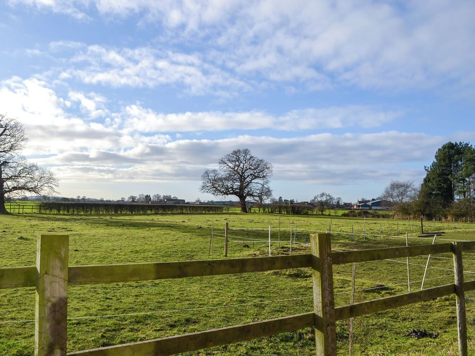 Twin bedroom | Ivy Grange Cottage, Wistow, near Selby