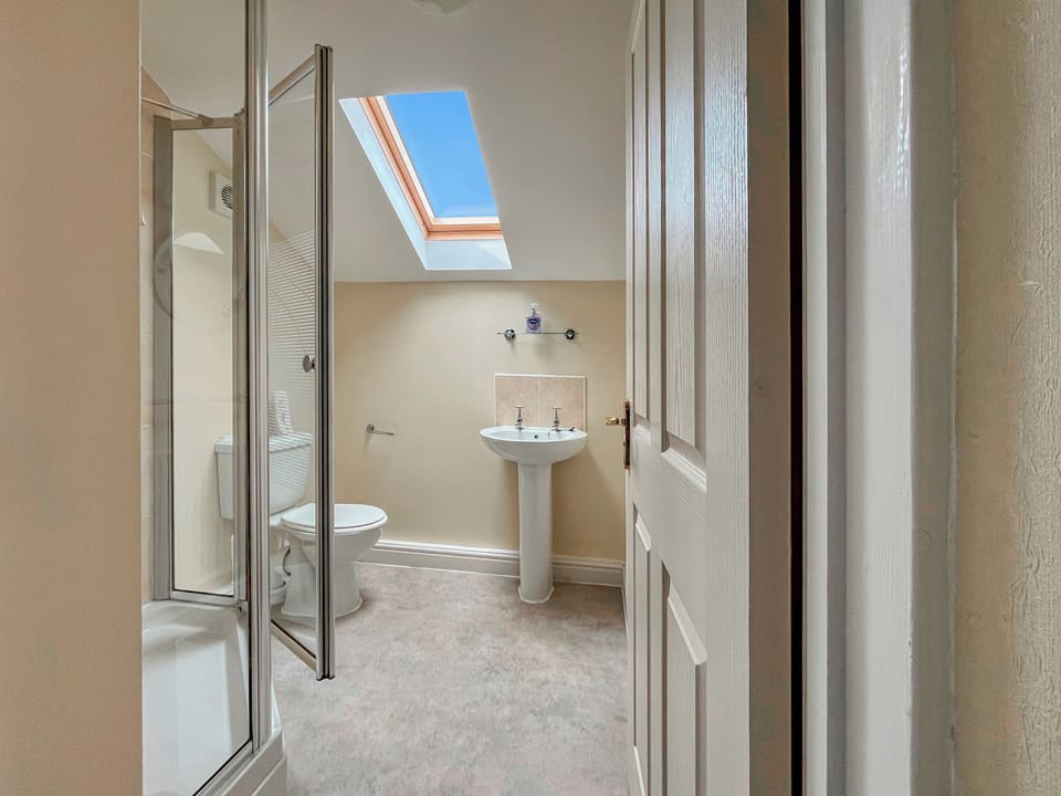En-suite | Neuaddlas Country House, Tregaron, near Aberystwyth