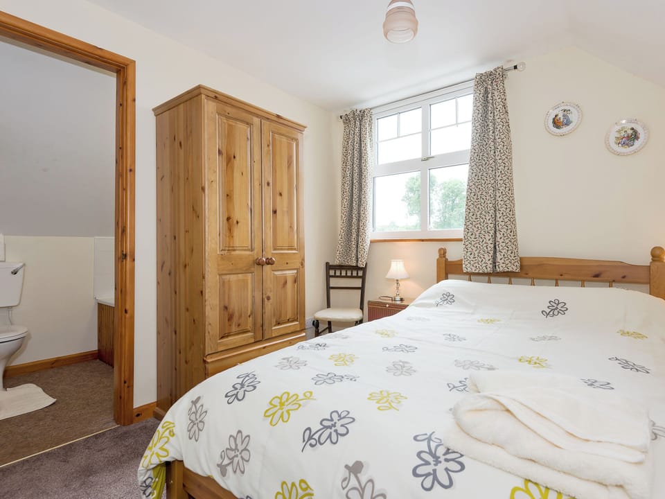 Double bedroom | Neuaddlas Country House, Tregaron, near Aberystwyth