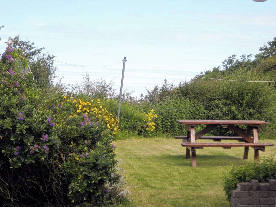 Lawned rear garden with sitting out area | Salfur, Rhiw, near Pwllheli