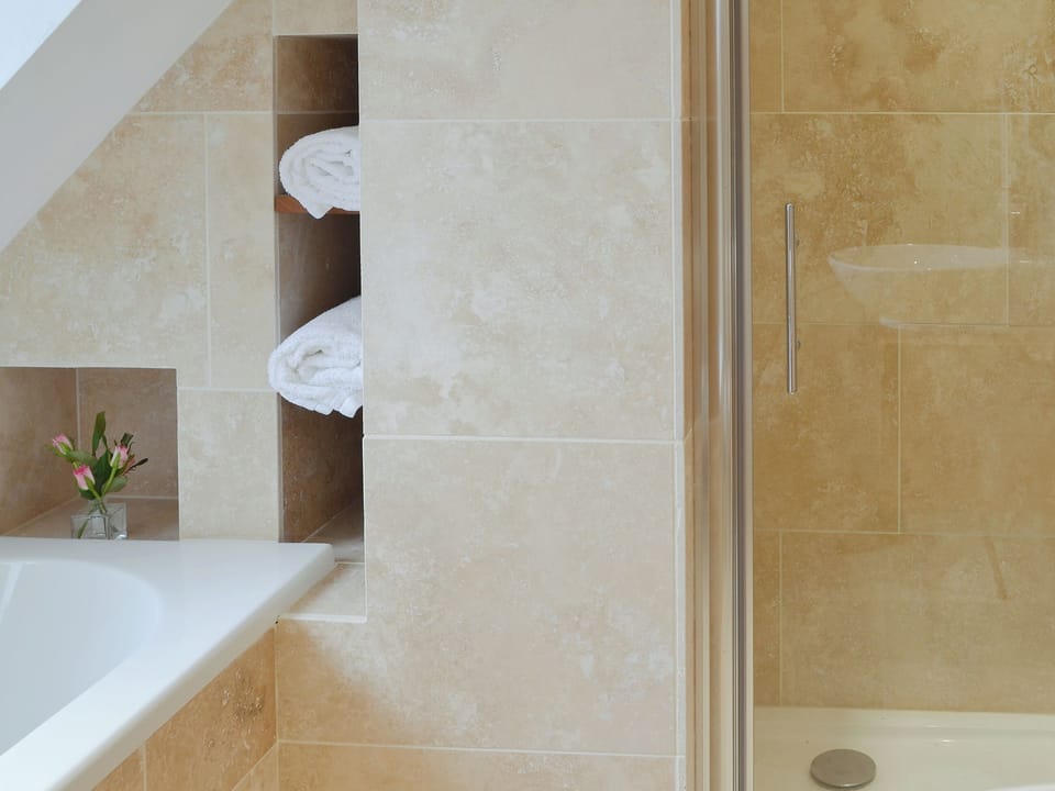 Bathroom 1 | Coombe Wood Coach House, Hawkinge, near Folkestone
