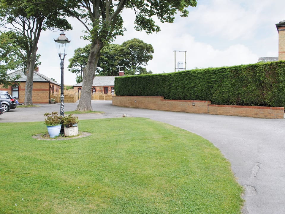 Garden and grounds | Eldin Hall Cottage Four, Cayton Bay, nr. Scarborough