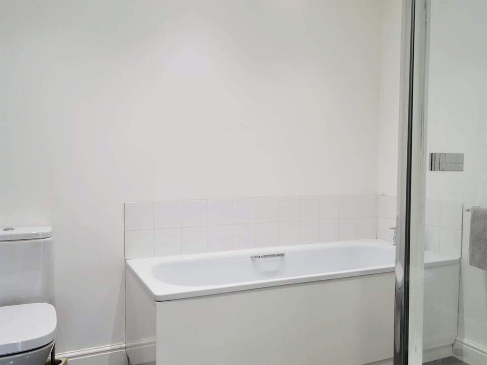 Bathroom | Reeds Farmhouse, Farnham