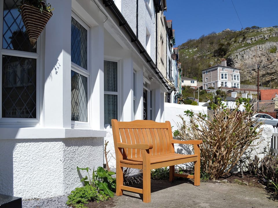 Seating area | Llwynon Cottage, Llandudno