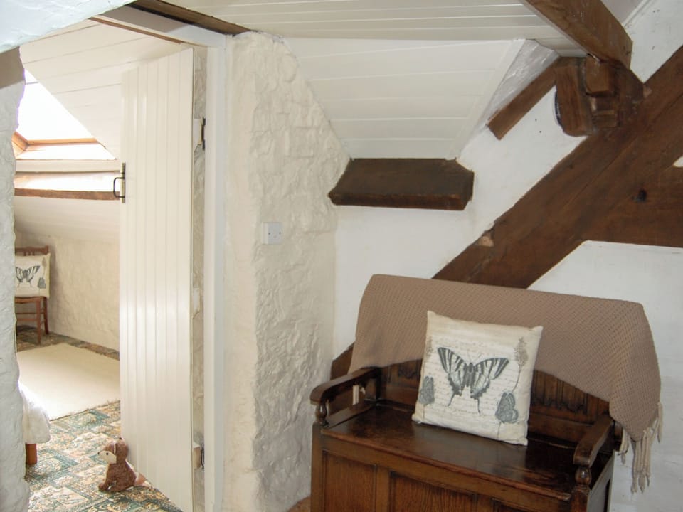 Twin bedroom | Nightingale Cottage - Leashaw Farm, Whatstandwell, near Matlock