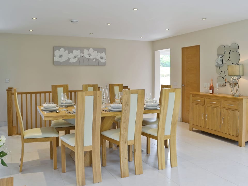 Stylish dining area | Honey Pippin - Horselake Farm Cottages, Cheriton Bishop