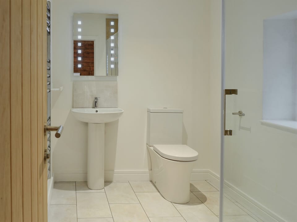 En-suite | Spring Cottage, Kentisbury, near Barnstaple