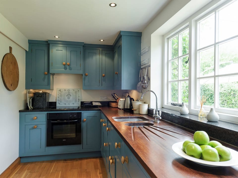 Farmhouse style kitchen | Thatched Cottage, Sternfield, near Aldeburgh
