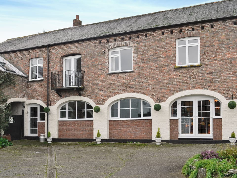 Holiday home situated in a courtyard | Dairy Cottage, Barnstaple