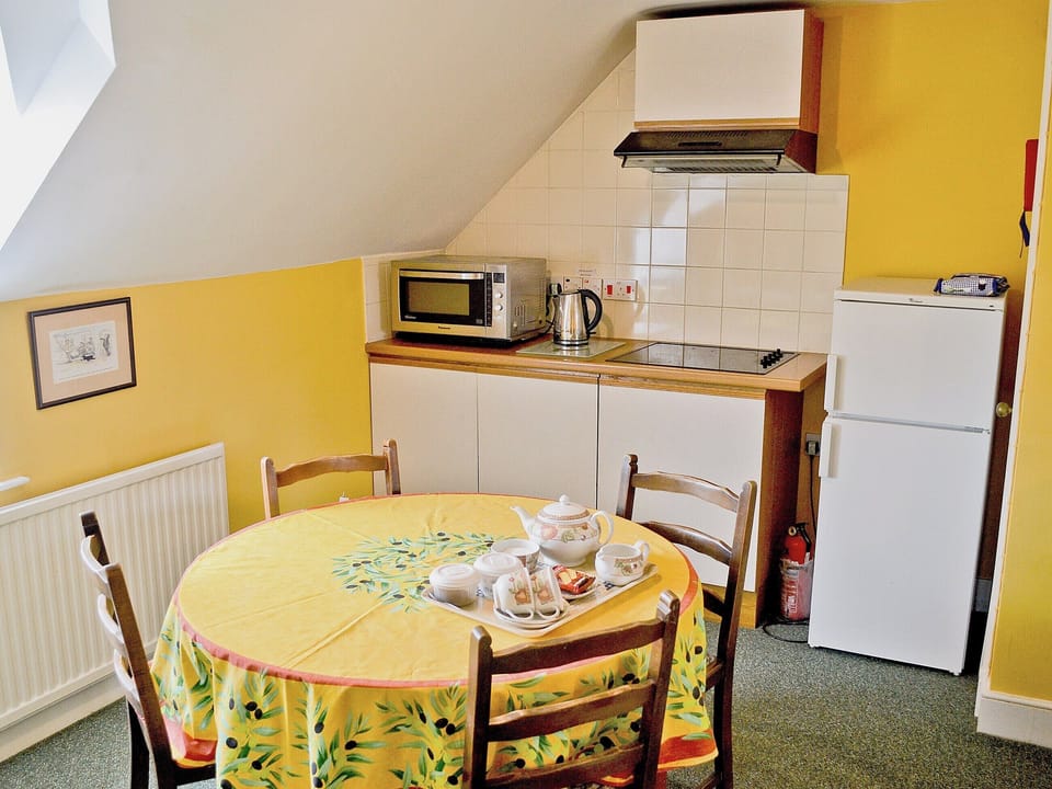 Open plan living/dining room/kitchen | Westonbirt Cottage, Westonbirt, nr. Tetbury