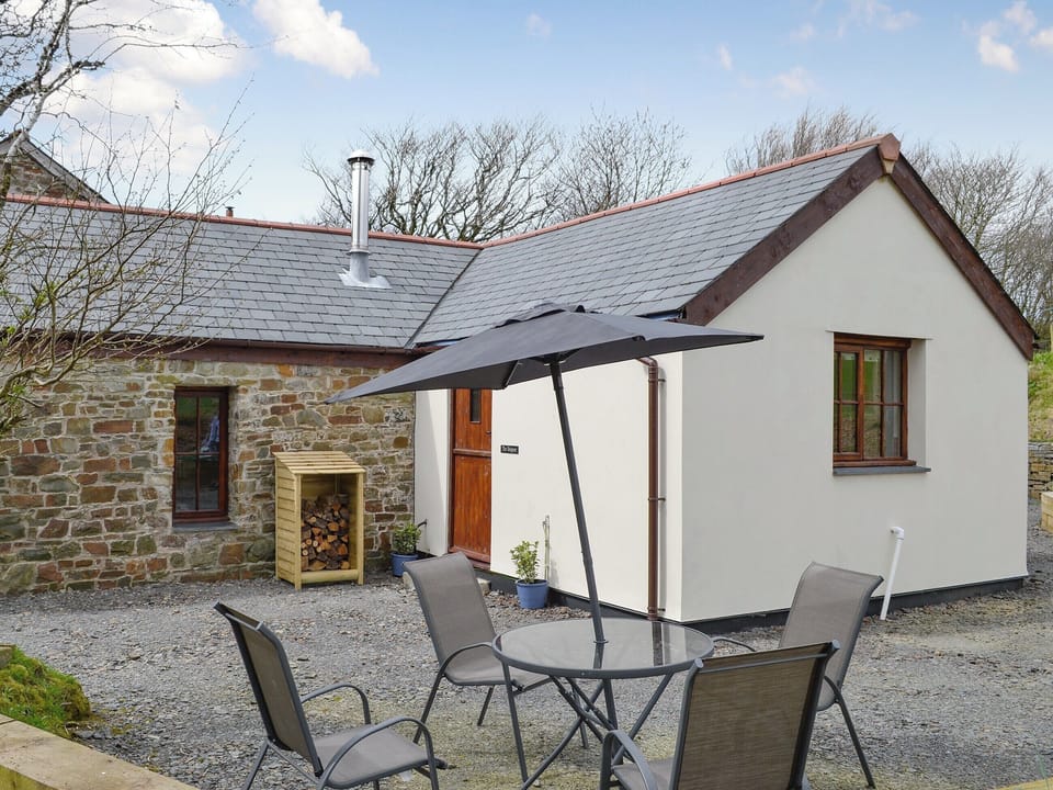 Sitting out area | The Shippen - The Threshing Barn and The Shippen, Bucks Cross, near Bideford