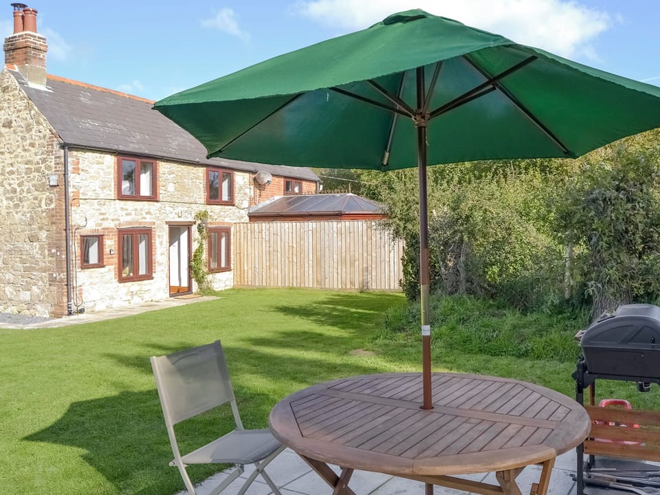 Characterful holiday cottage with enclosed garden | Southview, Porchfield, near Newport