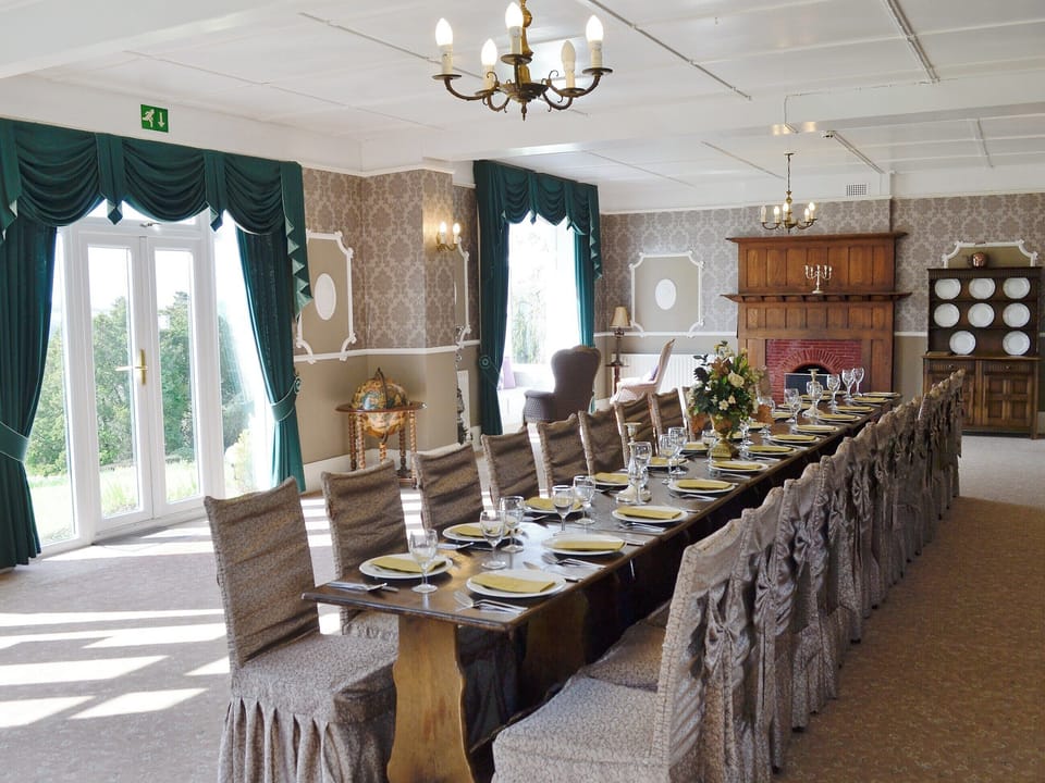 Spacious double bedroom | Beaford House, Beaford, near Winkleigh