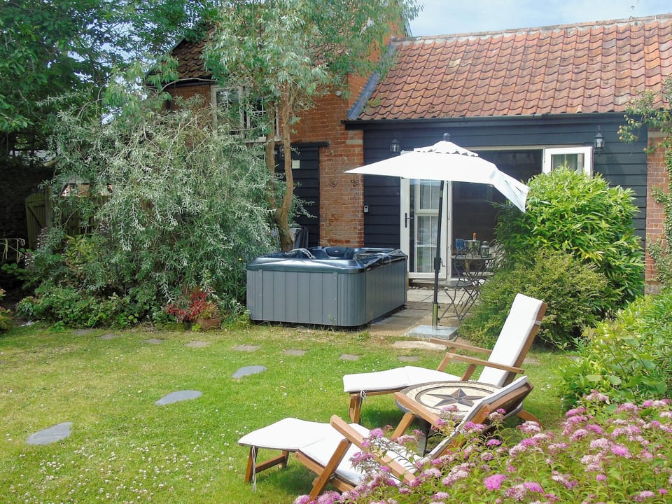 Charming property with a hot tub | The Coach House, Saham Toney, near Thetford