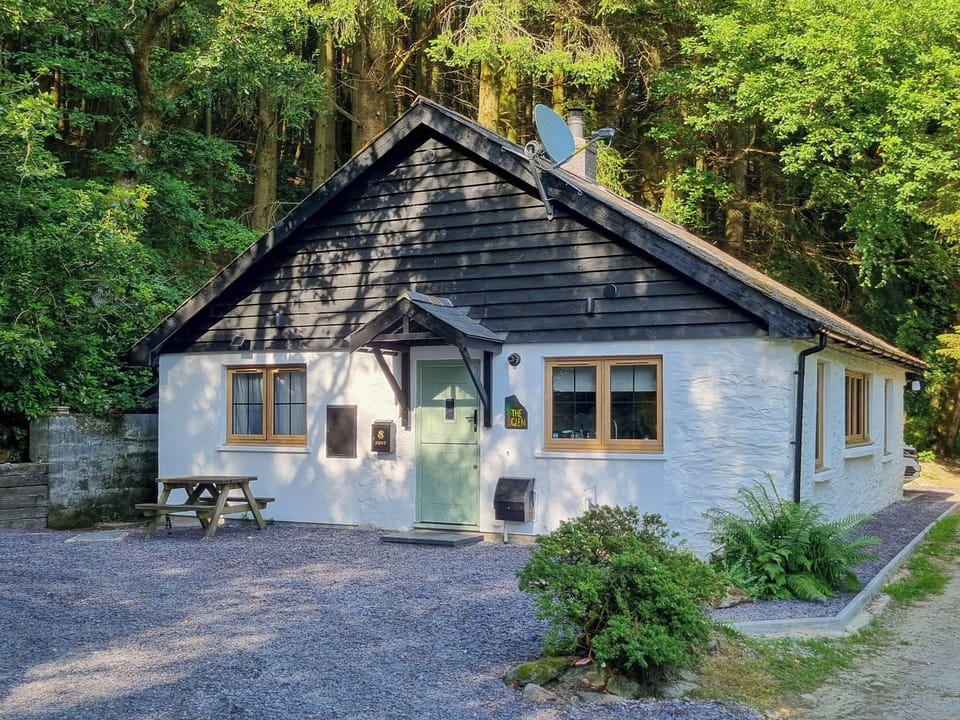 Charming holiday home | The Glen, Pontrhydygroes, Devils Bridge