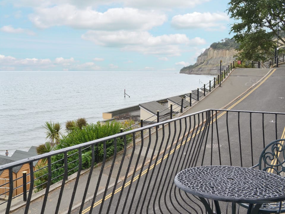 Sitting-out-area | Chine Bluff, Shanklin