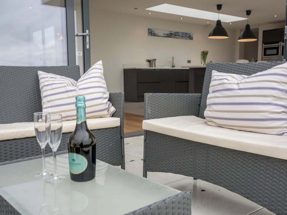 Contemporary living space | The Wash House, Roughton, near Cromer