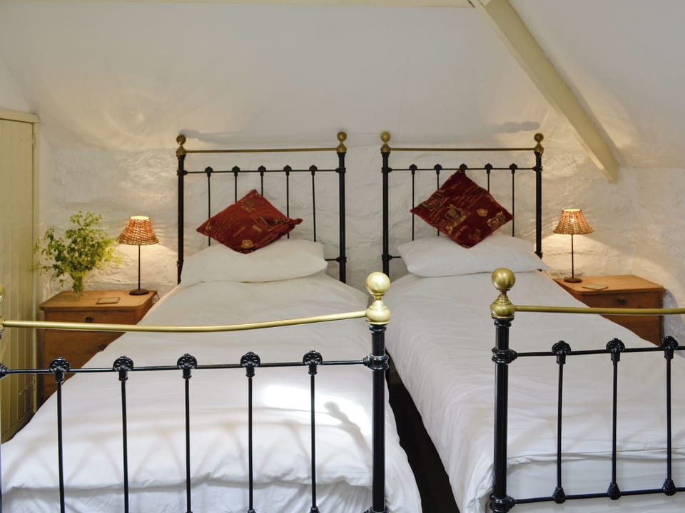 Peaceful twin bedroom | Riverside Cottage, Betws-y-Coed