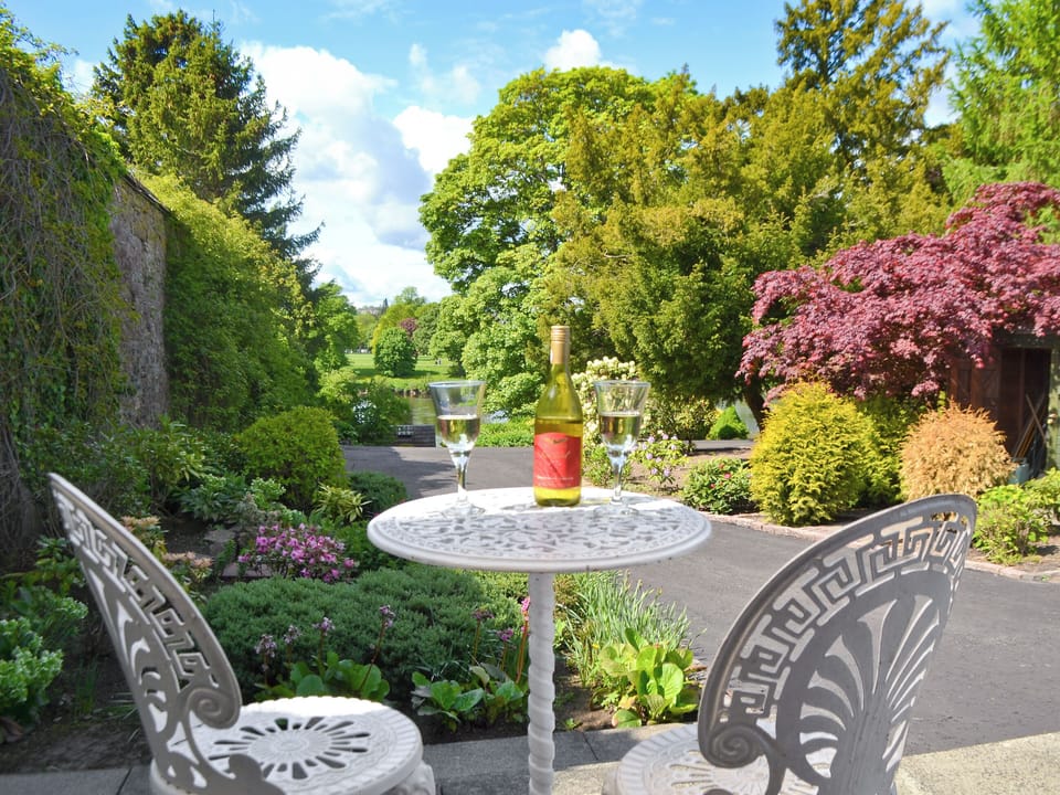 Sitting out area overlooking the beautiful garden and grounds | Boatland Cottage, Perth