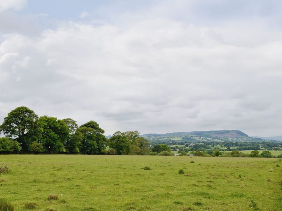 Magnificent rural views | 5 The Granary, Pendleton, near Clitheroe
