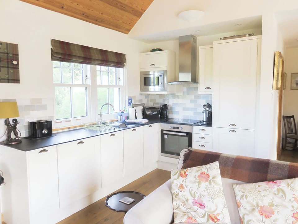 Open plan living space | Tummel Cottage - Lick Estate, Foss, near Pitlochry