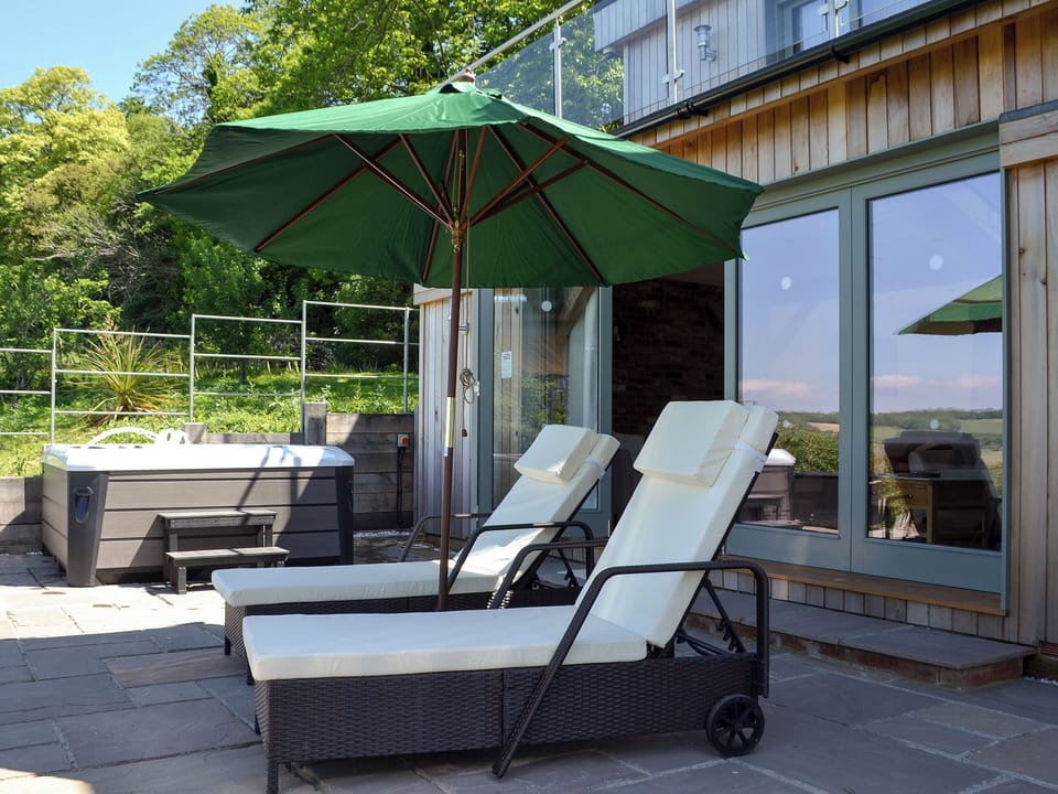 Relax on the sun loungers and take in the fantastic views | Henry Oscar House, Winchelsea, near Rye