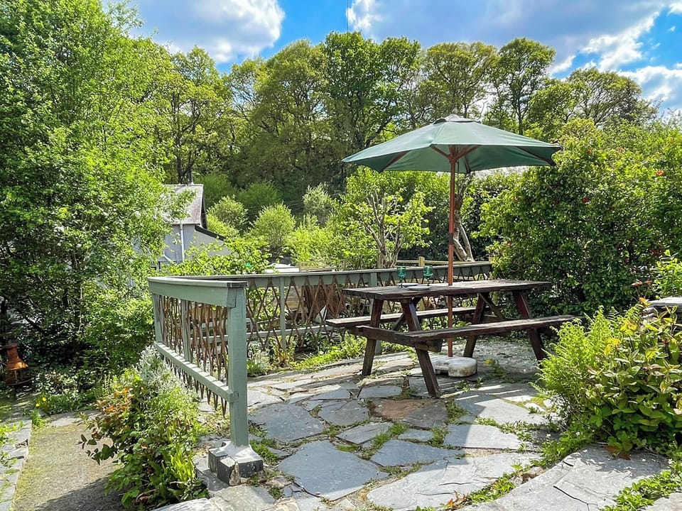 Sitting-out-area | Meredith Cottage, Dolwyddelan, near Betws-y-Coed