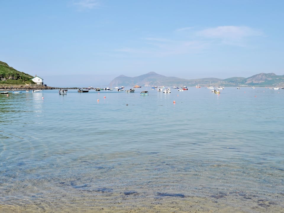 Ty Coch Inn Porthdinllaen | Snowdonia Mountains and Coast, Wales