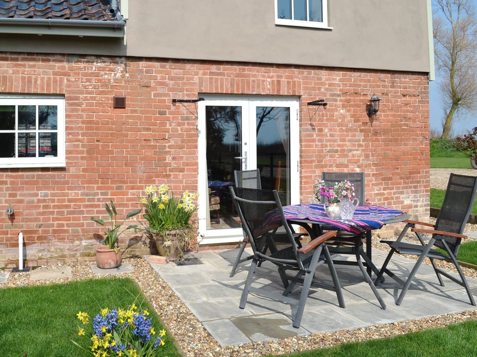Patio | Honeypot Cottage, Metfield, nr. Harleston