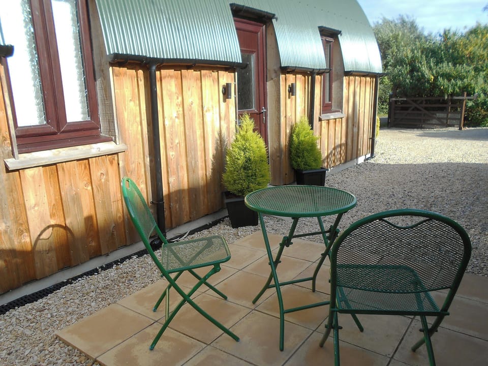 Sitting-out-area | Holly&rsquo;s Barn, East Brent, near Burnham-on-Sea
